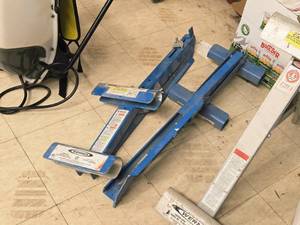lot 185 image: Lot of (2) Werner 300-lbs Ladder Jacks 10-14-02