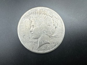 lot 79 image: 1924 Peace Silver Dollar