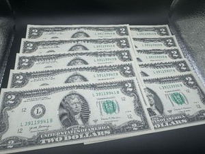 lot 100 image: Ten Sequential $2 Bills