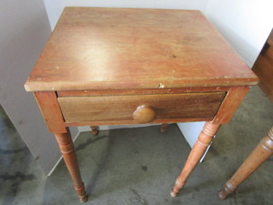 lot 4 image: Vintage Bedside Table  Lamp Table