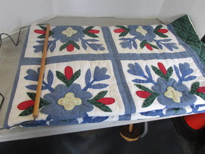 lot 26 image: Quilt & Hanger