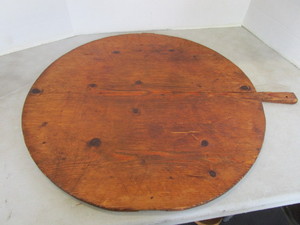 lot 30 image: Bread Board, Antique