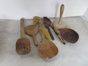 lot 40 image: Primitive Wooden Tools