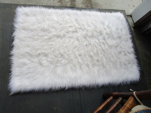 lot 46 image: Faux Fur Mat