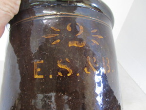 lot 52 image: Stoneware #2 Crock, Antique