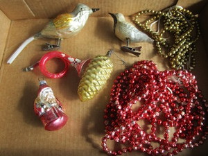 lot 61 image: Antique Ornaments & Beads