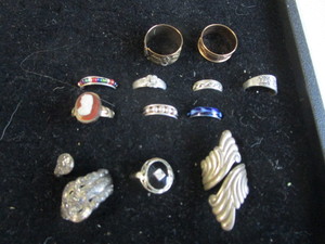 lot 108 image: Rings with Jewelry