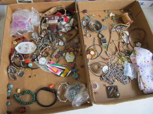 lot 119 image: Jewelry Parts & Piece