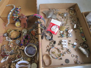 lot 120 image: Jewelry Parts & Piece
