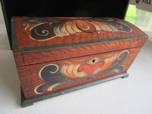 lot 123 image: Hand Decorated Trunk