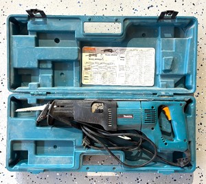 lot 67 image: Makita Reciprocating Saw with Case and Blades