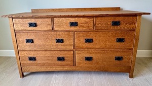lot 17 image: Quality Solid Wood Dresser with 7 Drawers