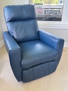 lot 19 image: Swivel Blue Leather Recliner