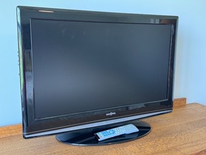 lot 32 image: Insignia 32-inch LCD TV & DVD Player Combo Model NS-LTDVD32-09