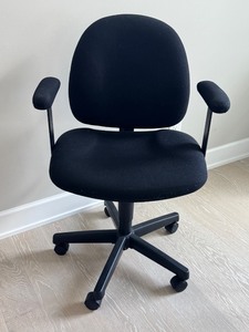 lot 40A image: Black Adjustable Office Chair with Armrests