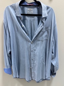 lot 109 image: Tommy Bahama Jeans Island Crafted Light Blue Long Sleeve Shirt
