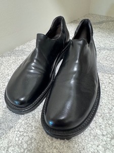 lot 114 image: Mens 11.5 Black Leather Slip-On Shoes by Donald Pliner