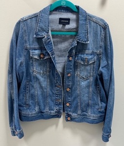 lot 120 image: J.Crew Denim Jean Jacket Size Large