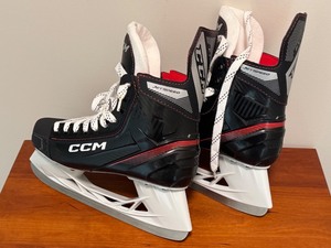 lot 138 image: CCM JetSpeed FT485 Hockey Skates Size 7 Regular
