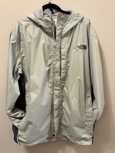 lot 52 image: The North Face Mens XL Hooded Jacket in Very Good Condition
