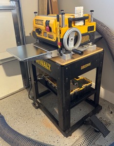 lot 25R image: G - DeWalt DW735 13 Inch Heavy-Duty Thickness Planer with Stand