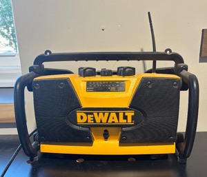 lot 47R image: G - DeWalt DW911 Work Site Radio Charger