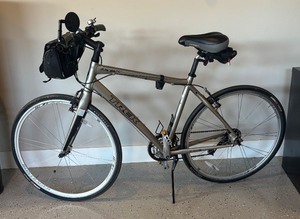 lot 55R image: G - Trek 7.5 FX Hybrid Bicycle with Accessories