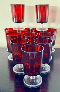 lot 158 image: K - Set of 12 Vintage Luminarc France Ruby Red Glasses Verrerie DArques 4 in and 5.5 in