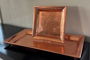 lot 165 image: K - Set of 2 Hammered Copper Style Serving Trays