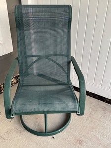 lot 168 image: Green Mesh Swivel Patio Chair