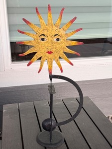 lot 171 image: O - Metal Sun Face Counter Balance Sculpture