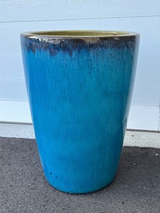 lot 207 image: Tall Ceramic Planter 24 Inch Blue and Yellow Glaze