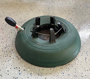 lot 208 image: 19 Inch Adjustable Plastic Christmas Tree Stand