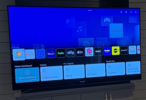 LG OLED77C1PUB 77-Inch 4K UHD OLED webOS Smart TV with Remote
