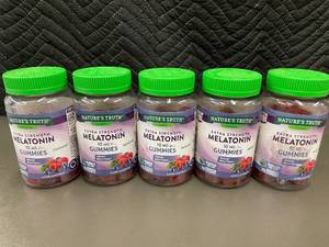 lot 50 image: Set of 5 Natures Truth Melatonin Gummies, 10mg, 70 Vegan Gummies Each
