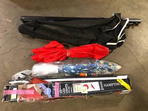 lot 48 image: Lot of Assorted Umbrellas Various Models and Conditions Customer Returns See Pictures