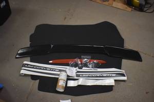lot 15 image: Rear spoiler