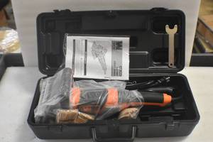 lot 39 image: WEN JN8504 8.5-Amp Plate and Biscuit Joiner with Case and Biscuits