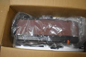 lot 60 image: WEN 6502T 4.3-Amp 4 x 36 in. Belt and 6 in. Disc Sander with Cast Iron Base