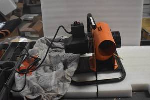 lot 62 image: WEN DC3401 5.7-Amp 660 CFM Rolling Dust Collector with 12-Gallon Bag and Optional Wall Mount