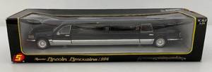 lot 6 image: Sunnyside Toys Miniature 124 Scale Superior Lincoln Limousine Die Cast Car (NIB)