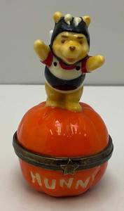 lot 131 image: Vintage Disney Honey Bee Winnie The Pooh Boo Hinged Trinket Box 3