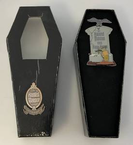 lot 135 image: DISNEY The Huanted Mansion 999 Happy Haunts Event 2003 Tombstone Gift Pin Coffin