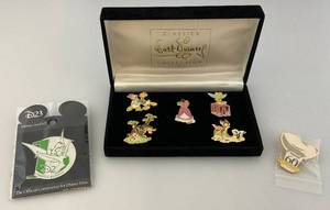 lot 138 image: Misc. DISNEY Collectible Pins & Pin Set