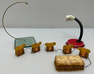 lot 140 image: Misc. Vintage WDCC Ornament Holders & More
