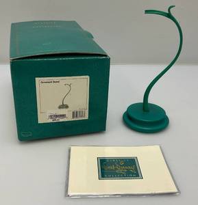 lot 145 image: WDCC Walt Disney Classic Collection Tinker Bell Ornament  Original Box