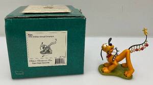 lot 147 image: WDCC Walt Disney Classic Collection PLUTO 1999 Holiday Annual Ornament In Original Box