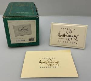 lot 152 image: WDCC Walt Disney Classic Collection Dealers Plaque In Original Box