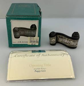 lot 162 image: WDCC Walt Disney Classic Collection (Puppy Love) Opening Title Scroll With COA In Original Box