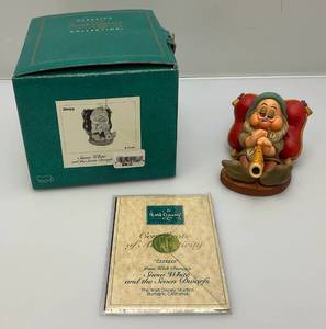 lot 166 image: WDCC Walt Disney Classic Collection Snow White & The Seven Dwarfs (SLEEPY) With COA In Original Box